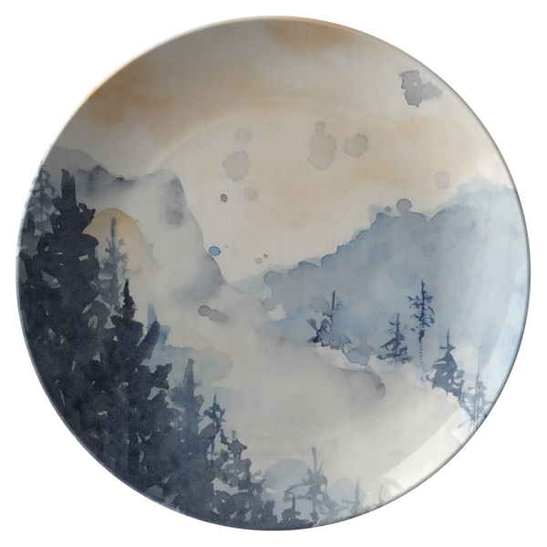Platos de plástico para la cena con paisaje de montaña en acuarela